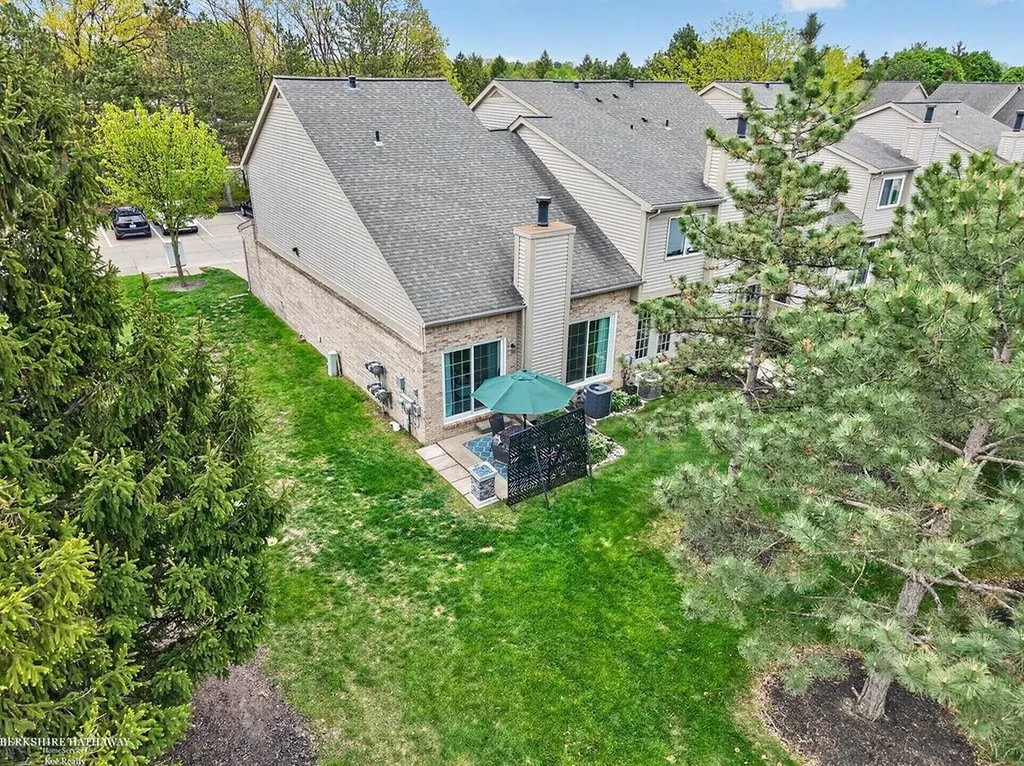 43815 Coachmaker Drive Sterling Heights City MI 48313