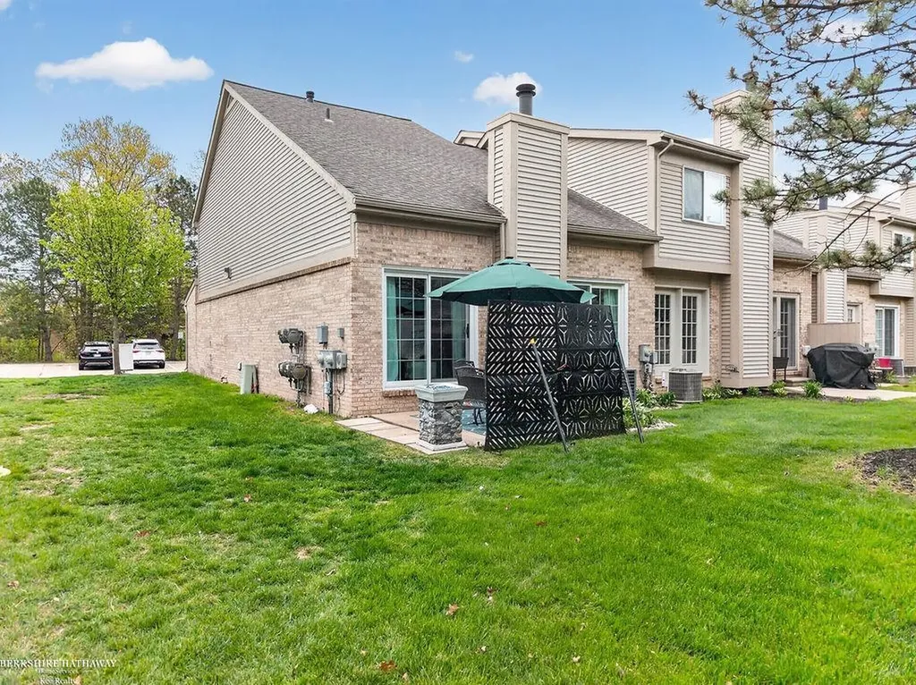 43815 Coachmaker Drive Sterling Heights City MI 48313