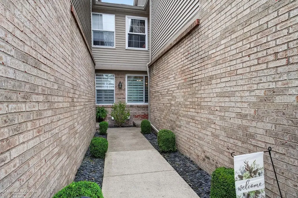 43815 Coachmaker Drive Sterling Heights City MI 48313
