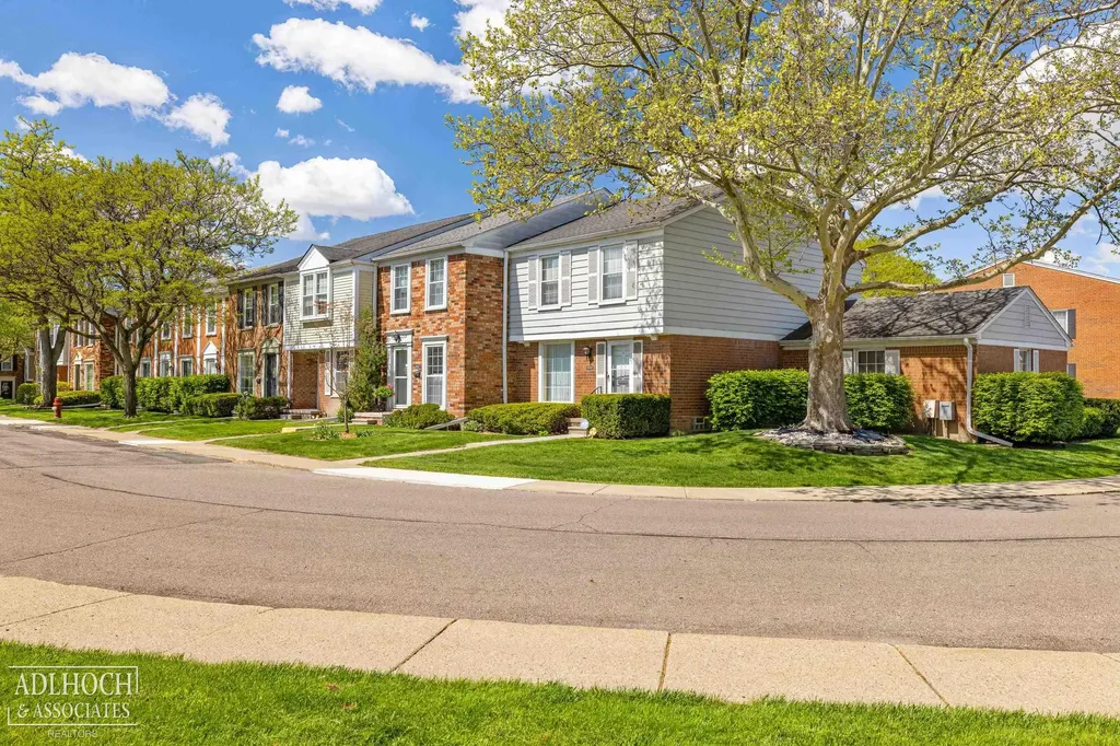 1050 Woodbridge Street St. Clair Shores City MI 48080