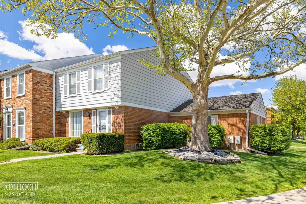 1050 Woodbridge Street St. Clair Shores City MI 48080