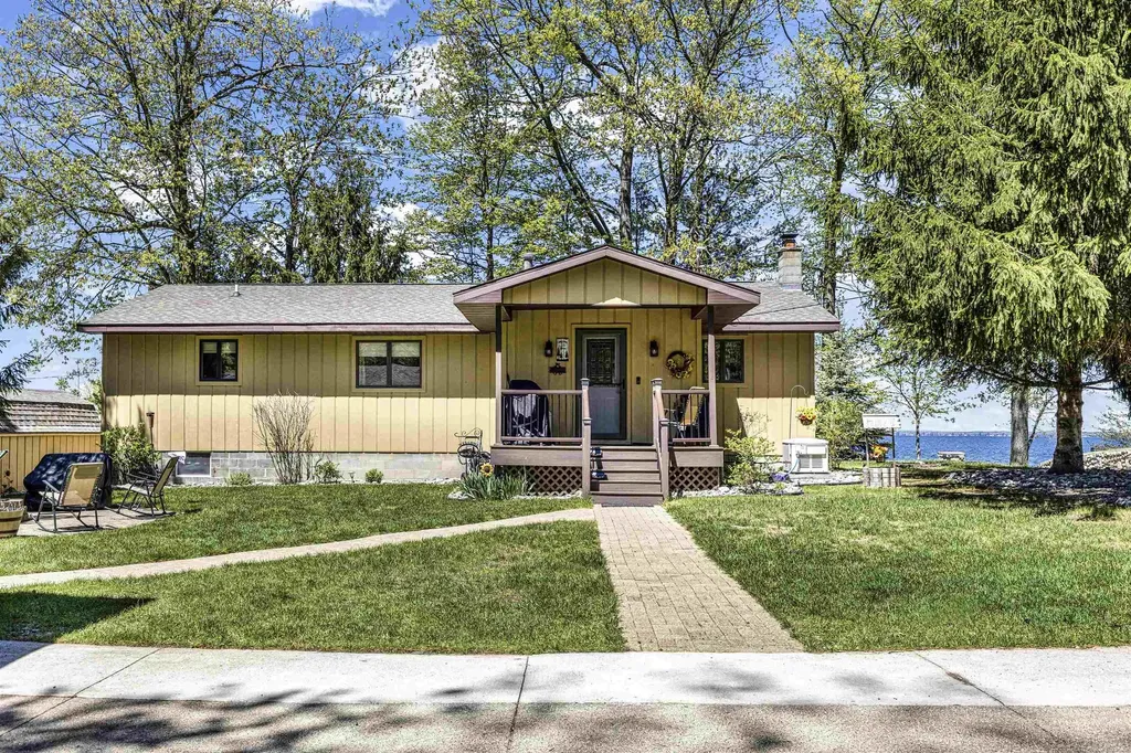 115 Logan Avenue Denton Township MI 48629