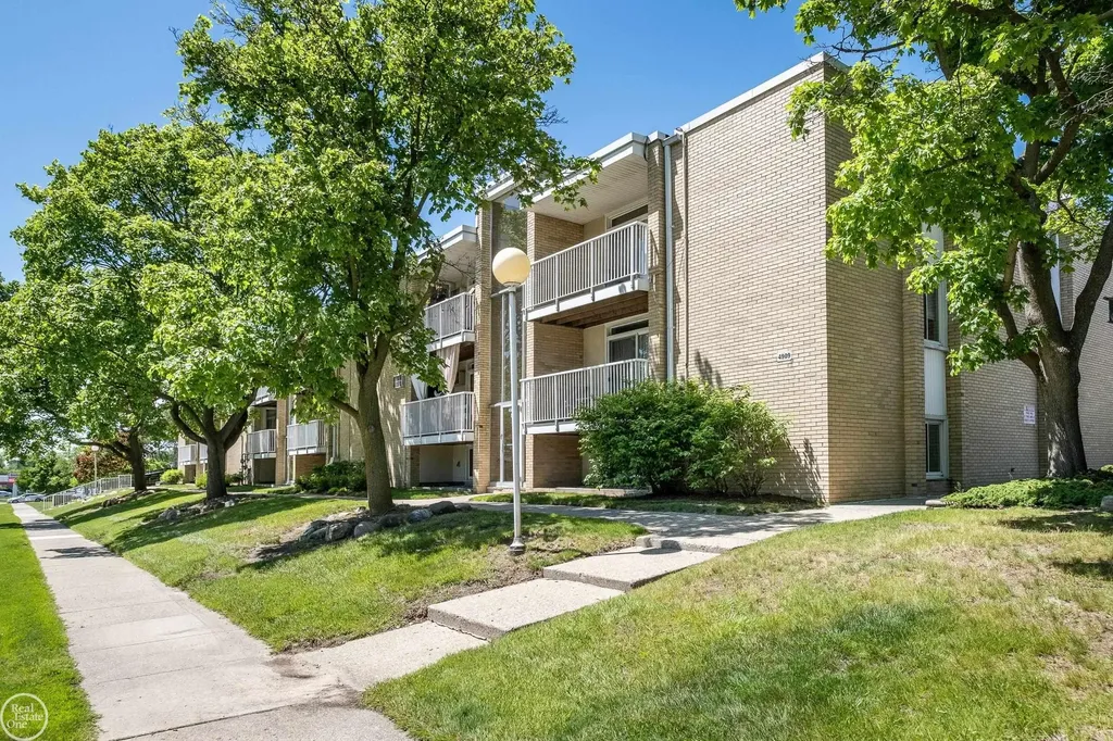 4909 Crooks Road Royal Oak City MI 48073