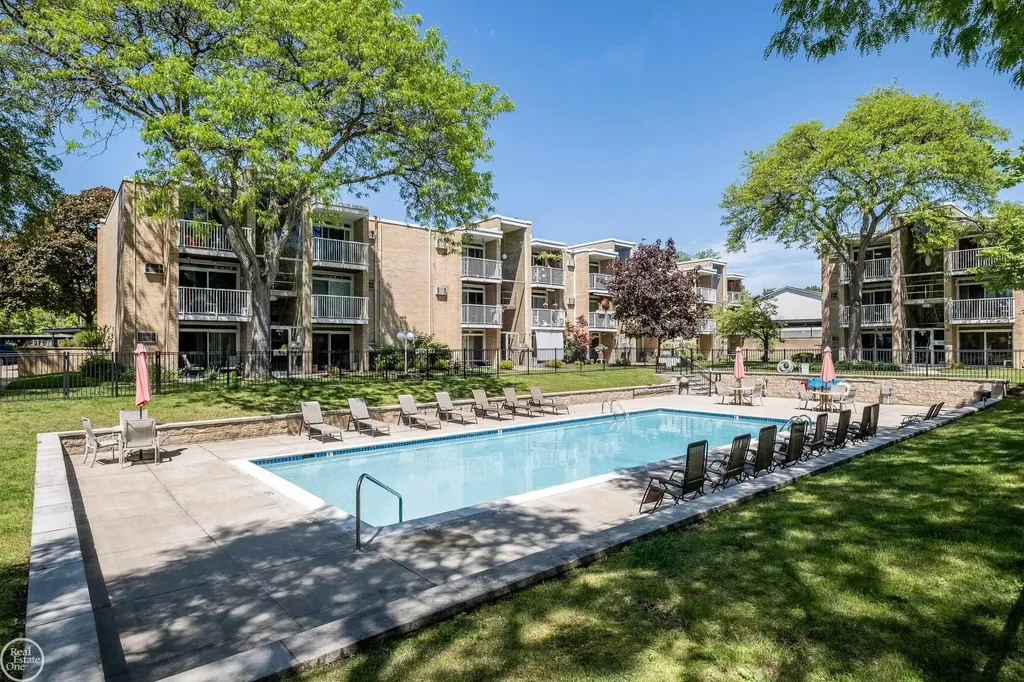 4909 Crooks Road Royal Oak City MI 48073