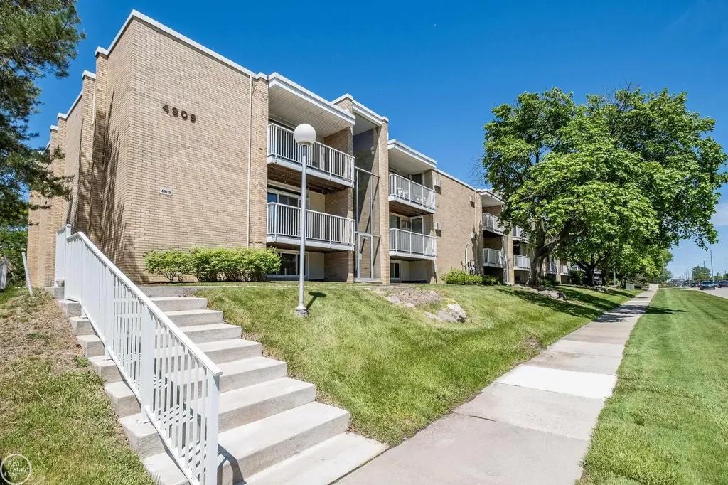 4909 Crooks Road Royal Oak City MI 48073