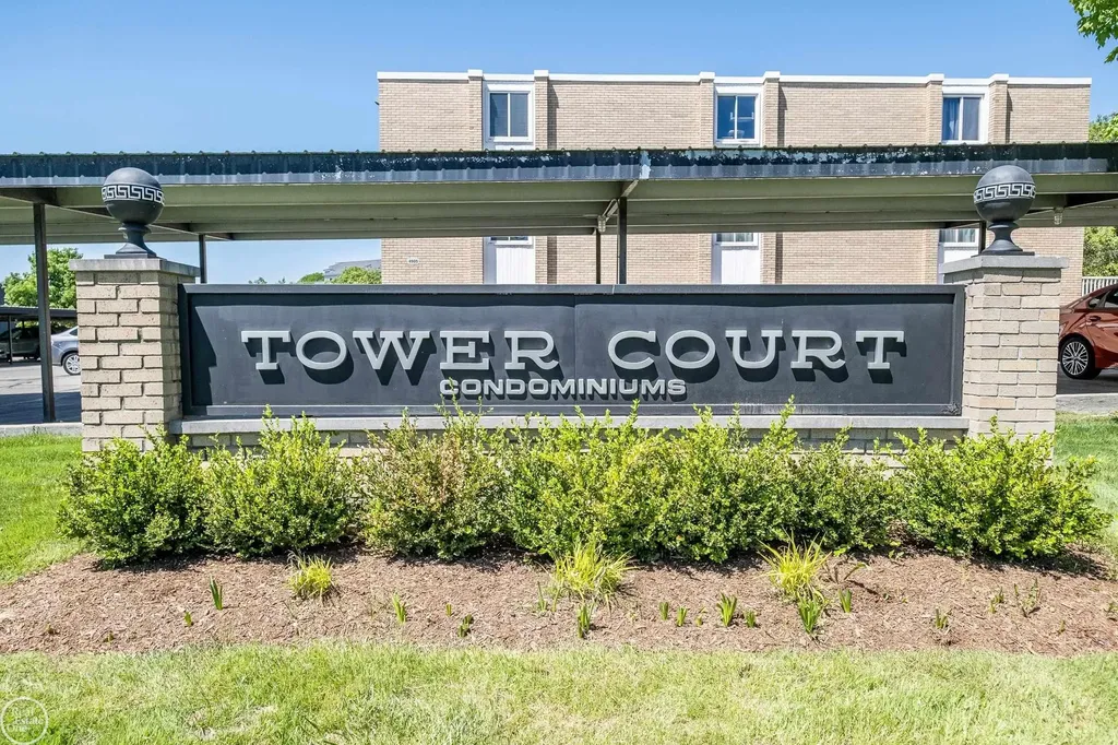 4909 Crooks Road Royal Oak City MI 48073