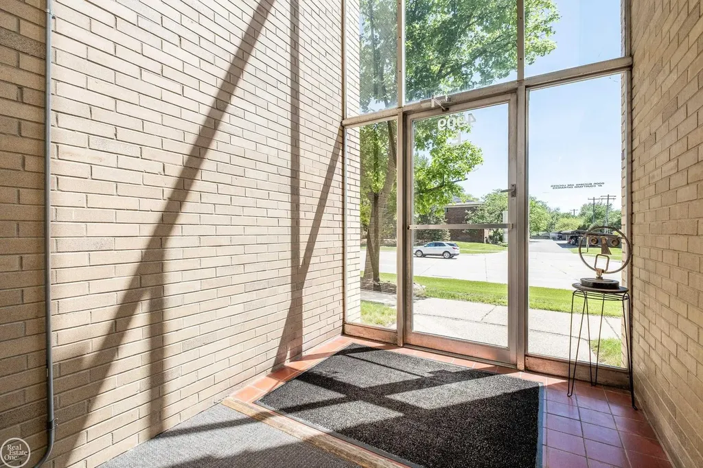 4909 Crooks Road Royal Oak City MI 48073