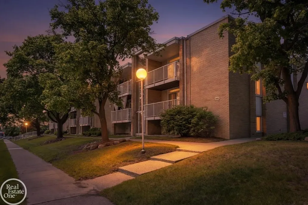 4909 Crooks Road Royal Oak City MI 48073