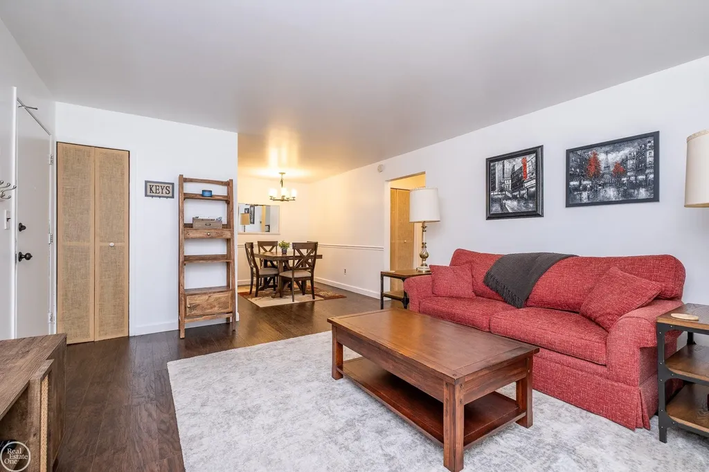 4909 Crooks Road Royal Oak City MI 48073