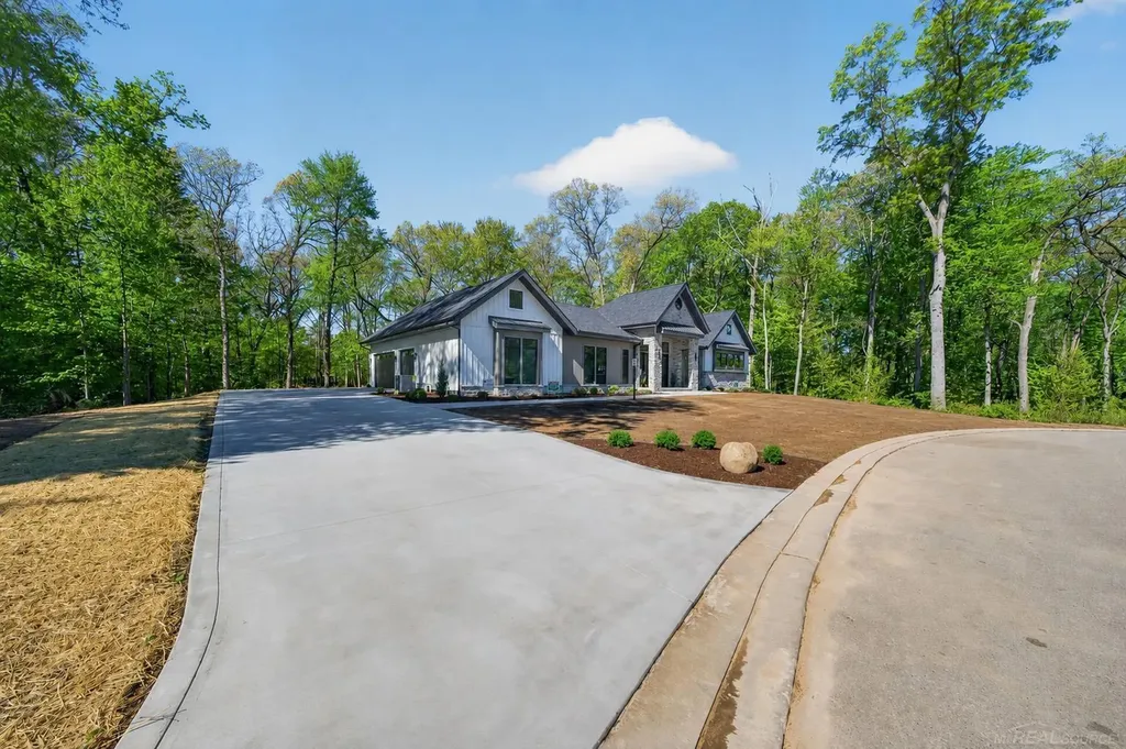71234 Rolling Ridge Court Milton Township MI 49120
