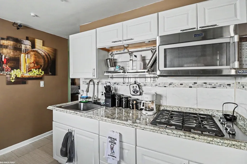 13011 Sidonie Avenue Warren City MI 48089