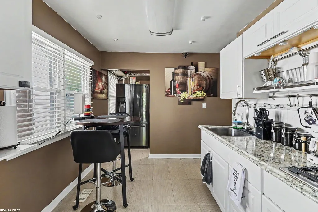 13011 Sidonie Avenue Warren City MI 48089