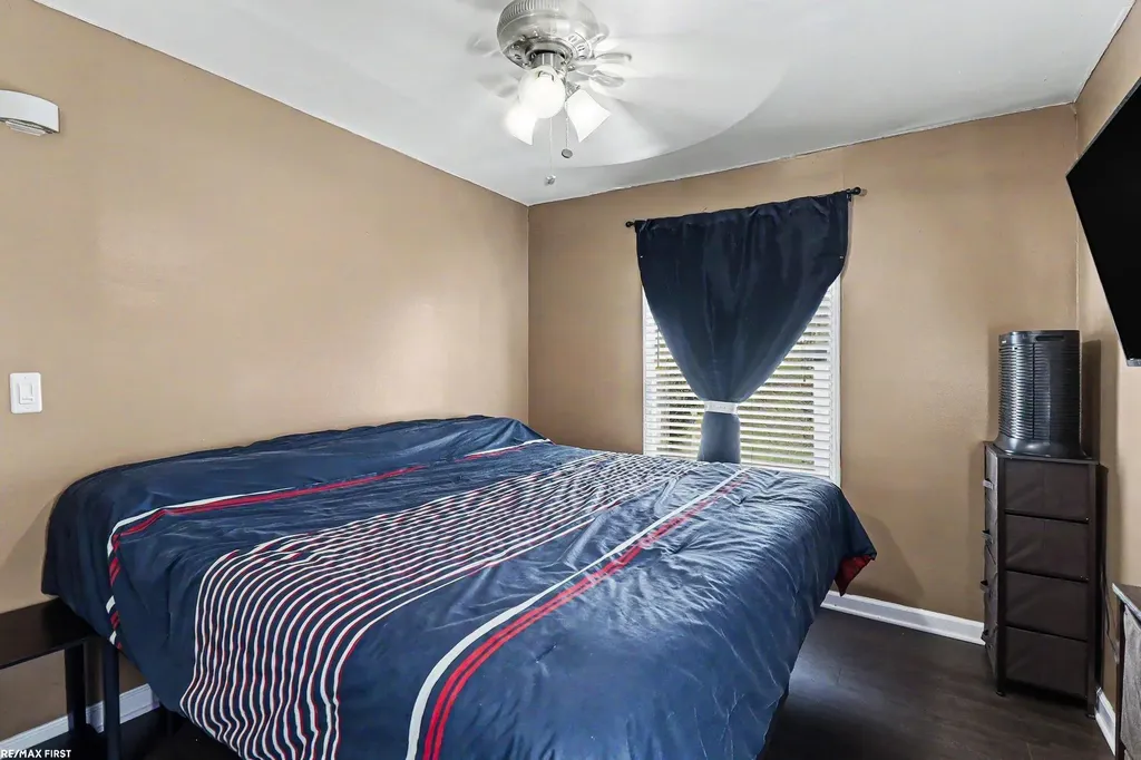 13011 Sidonie Avenue Warren City MI 48089