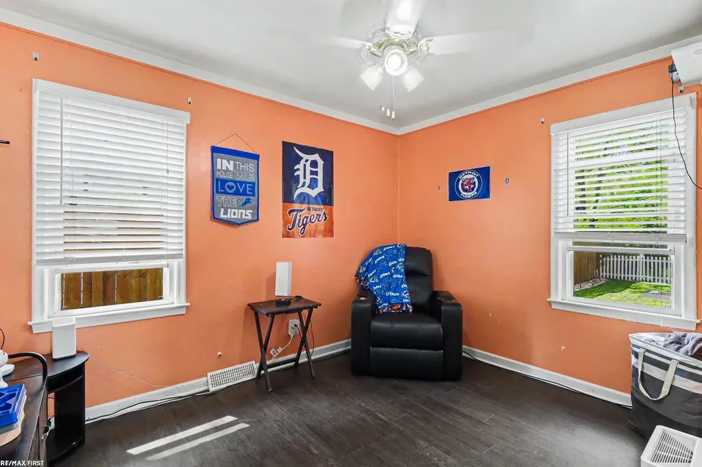 13011 Sidonie Avenue Warren City MI 48089