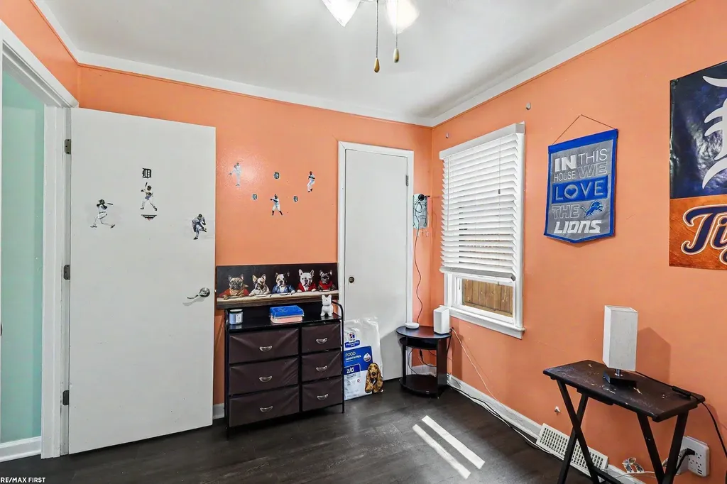 13011 Sidonie Avenue Warren City MI 48089