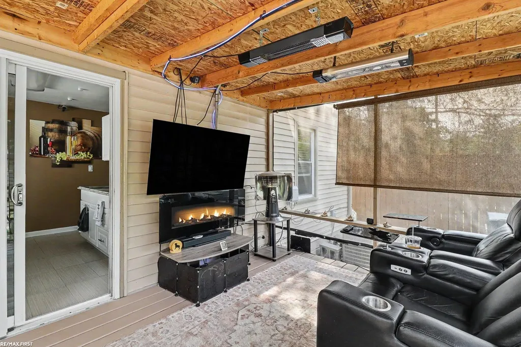 13011 Sidonie Avenue Warren City MI 48089