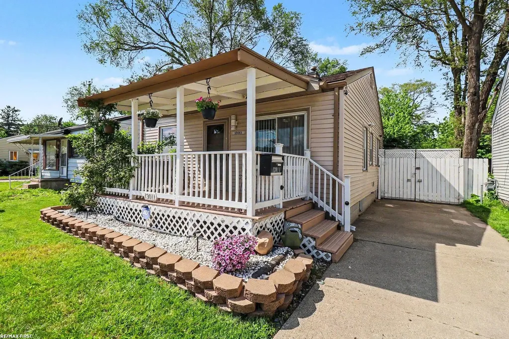 13011 Sidonie Avenue Warren City MI 48089