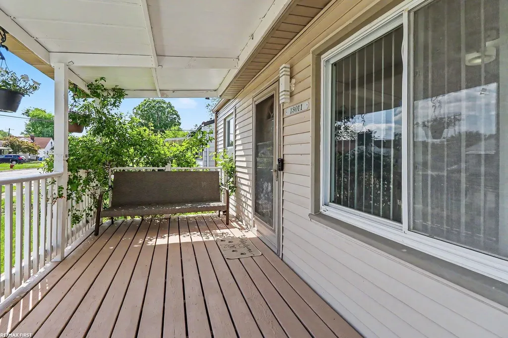13011 Sidonie Avenue Warren City MI 48089