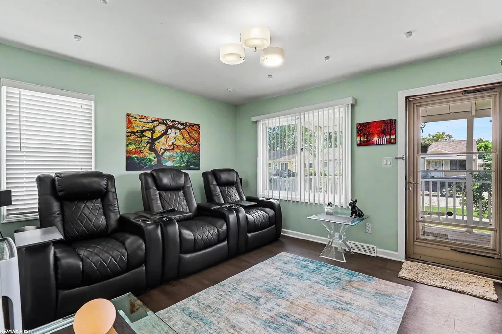 13011 Sidonie Avenue Warren City MI 48089