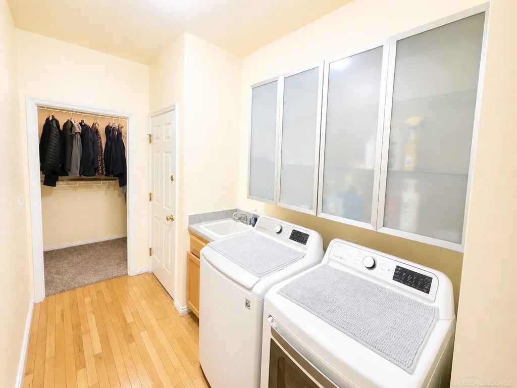 42682 Park Cresent Drive Sterling Heights City MI 48313