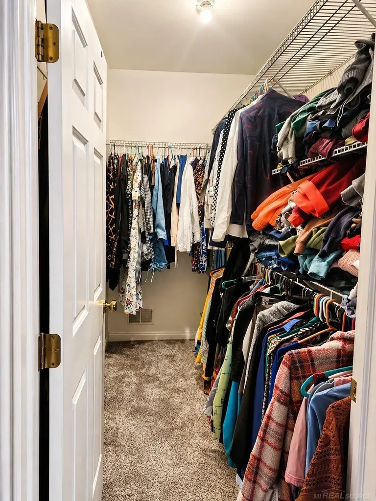 42682 Park Cresent Drive Sterling Heights City MI 48313