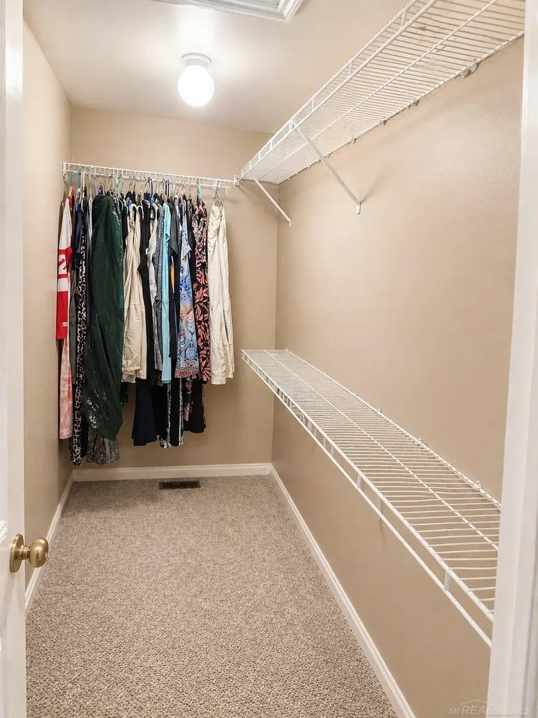 42682 Park Cresent Drive Sterling Heights City MI 48313