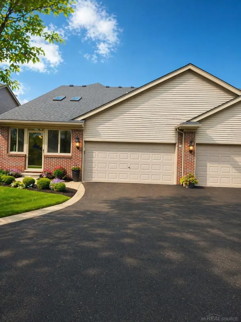 42682 Park Cresent Drive Sterling Heights City MI 48313