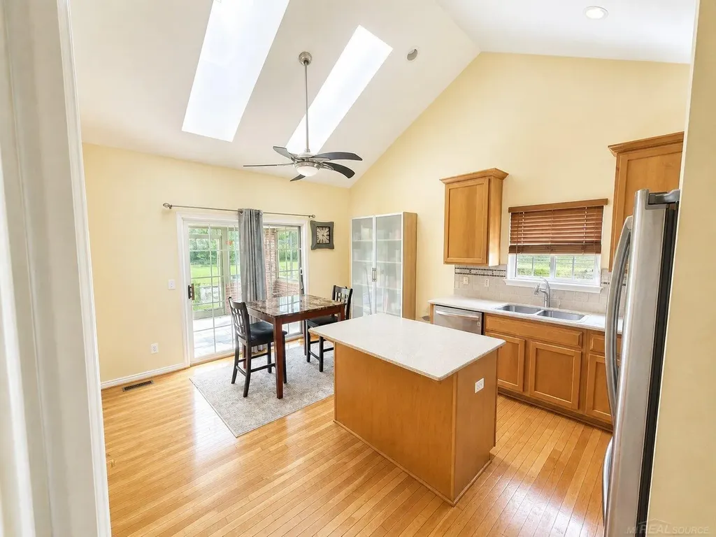 42682 Park Cresent Drive Sterling Heights City MI 48313