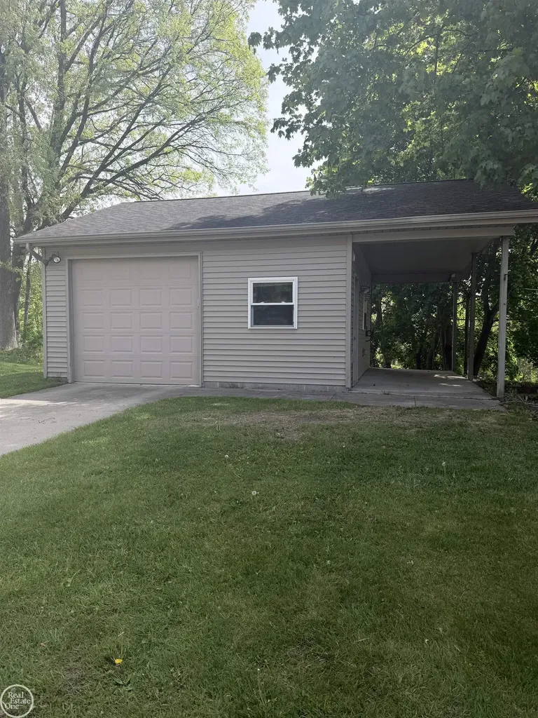 4063 N River Road Fort Gratiot Charter Township MI 48059