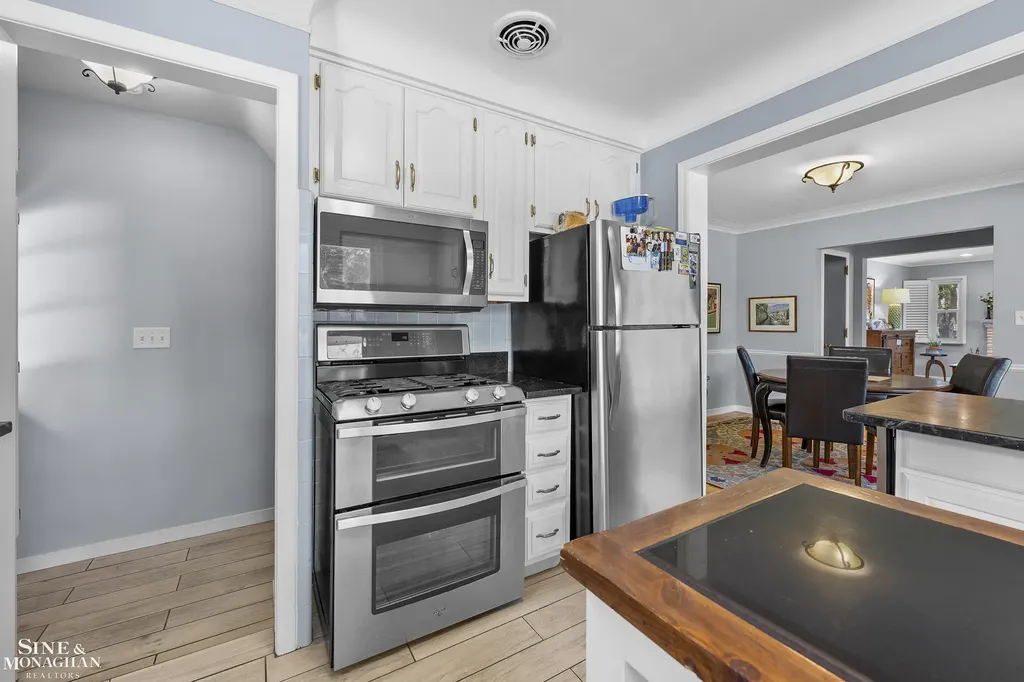 401 Mckinley Avenue Grosse Pointe Farms City MI 48236