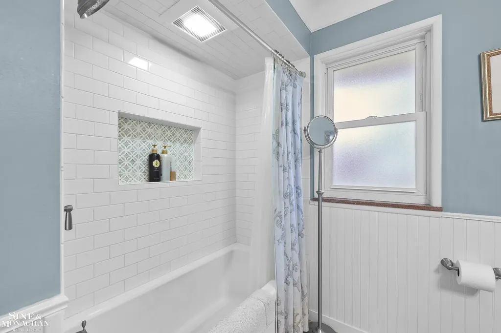 401 Mckinley Avenue Grosse Pointe Farms City MI 48236