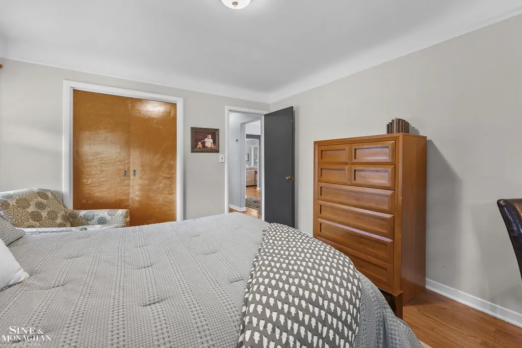 401 Mckinley Avenue Grosse Pointe Farms City MI 48236