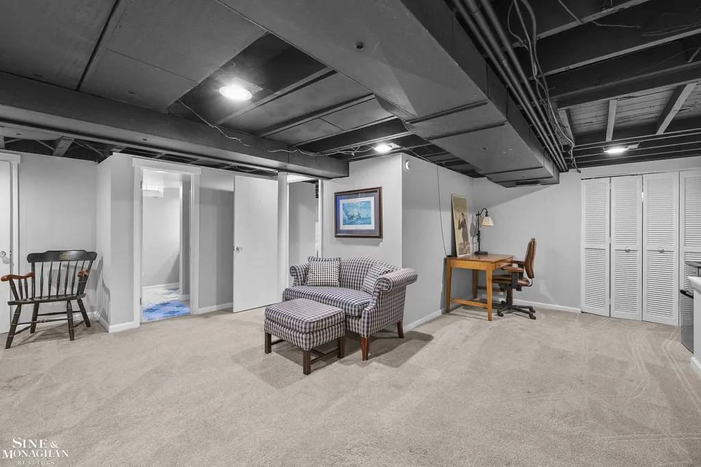401 Mckinley Avenue Grosse Pointe Farms City MI 48236