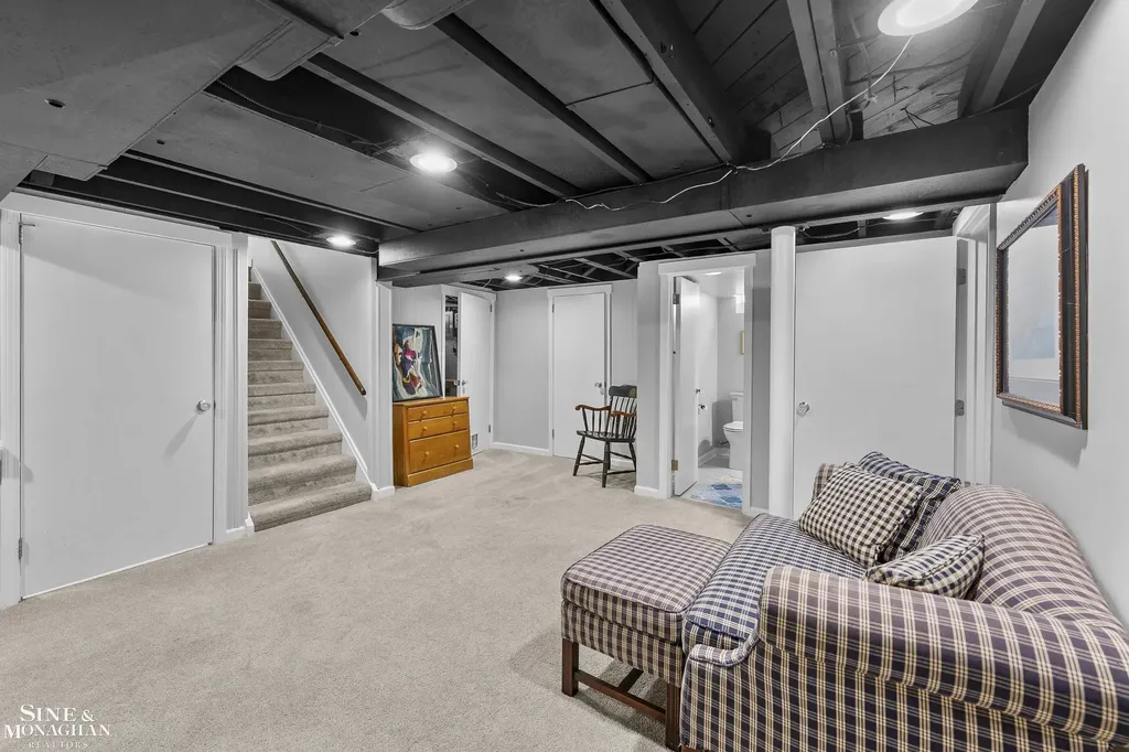 401 Mckinley Avenue Grosse Pointe Farms City MI 48236