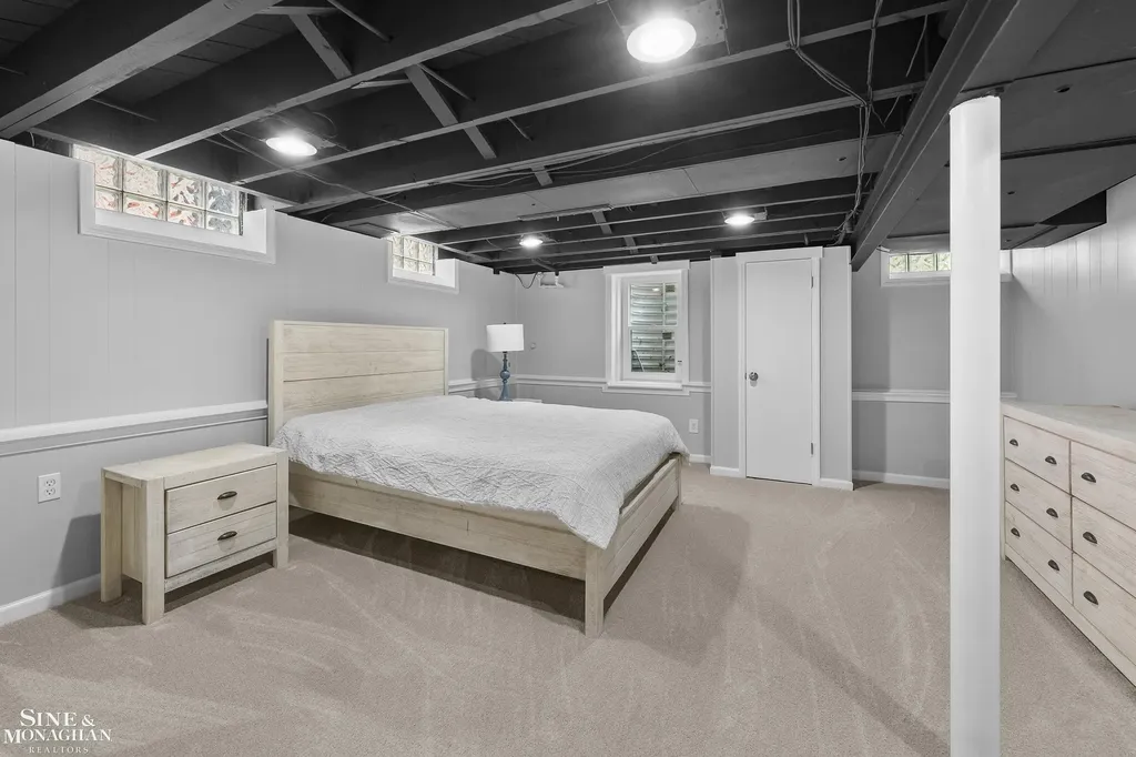401 Mckinley Avenue Grosse Pointe Farms City MI 48236