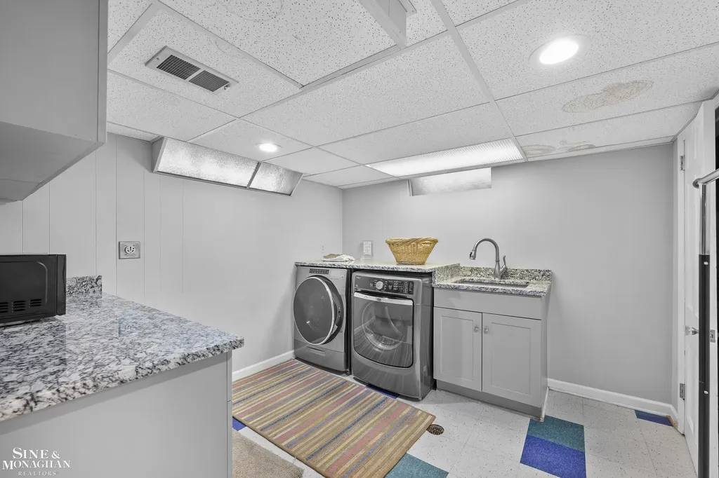 401 Mckinley Avenue Grosse Pointe Farms City MI 48236