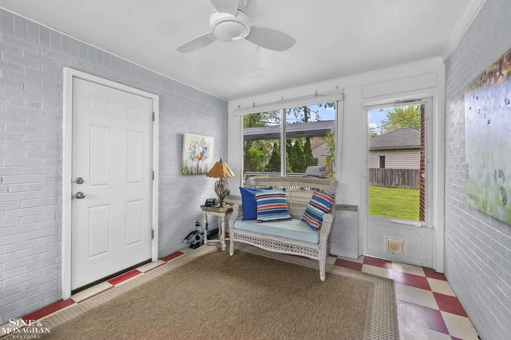 401 Mckinley Avenue Grosse Pointe Farms City MI 48236