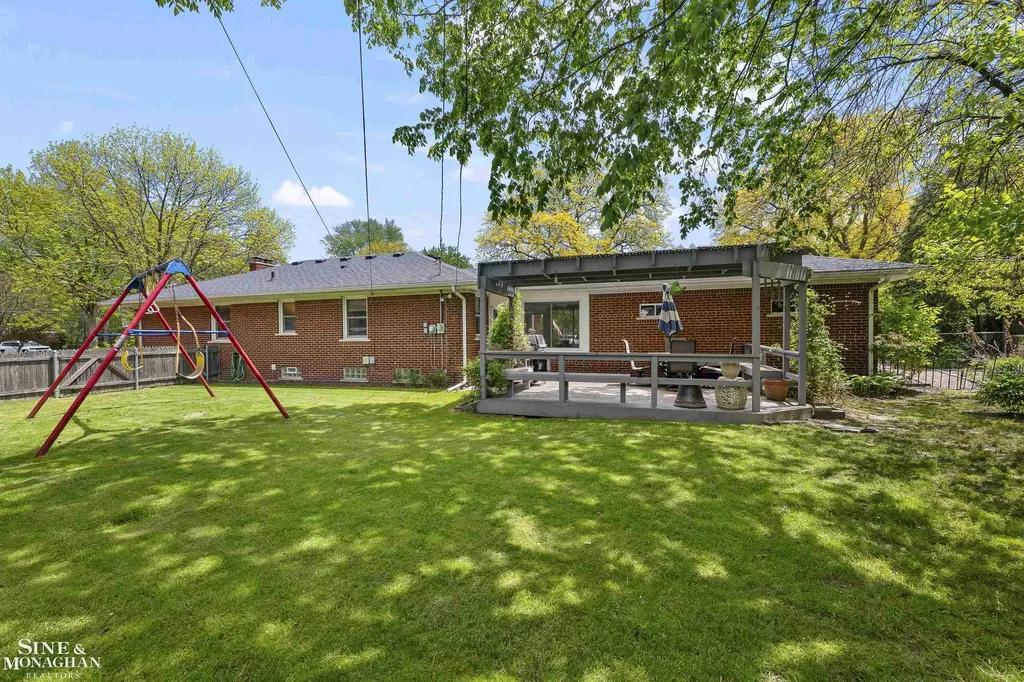 401 Mckinley Avenue Grosse Pointe Farms City MI 48236