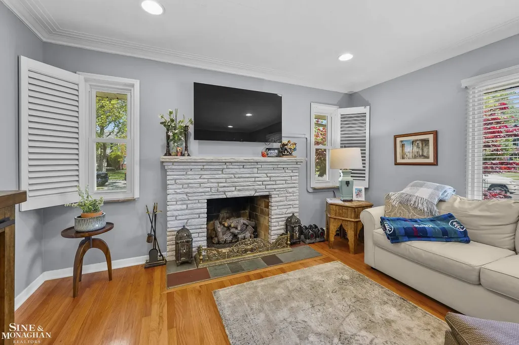 401 Mckinley Avenue Grosse Pointe Farms City MI 48236