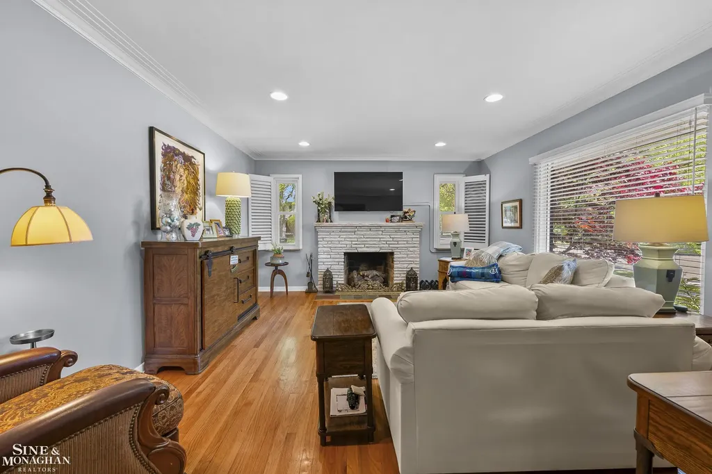 401 Mckinley Avenue Grosse Pointe Farms City MI 48236