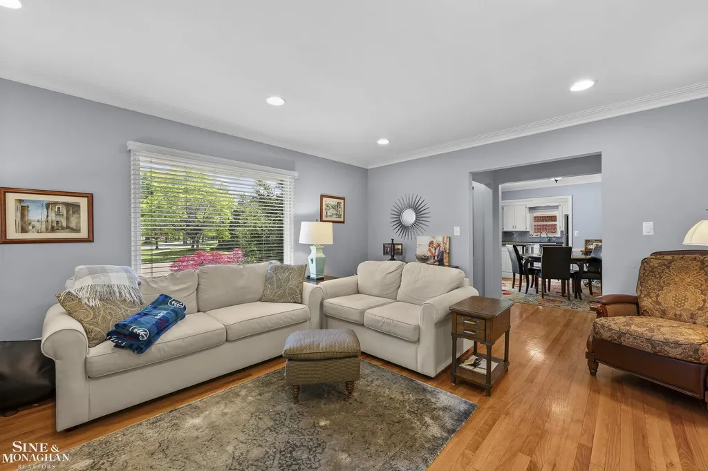 401 Mckinley Avenue Grosse Pointe Farms City MI 48236