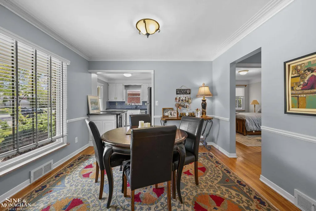 401 Mckinley Avenue Grosse Pointe Farms City MI 48236