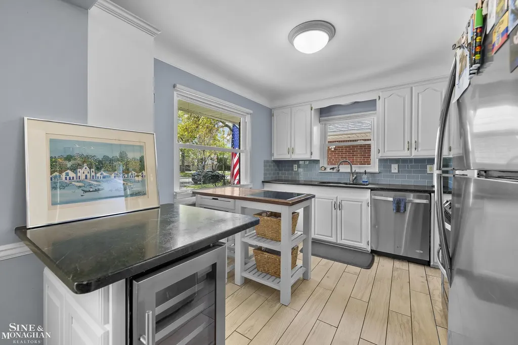 401 Mckinley Avenue Grosse Pointe Farms City MI 48236