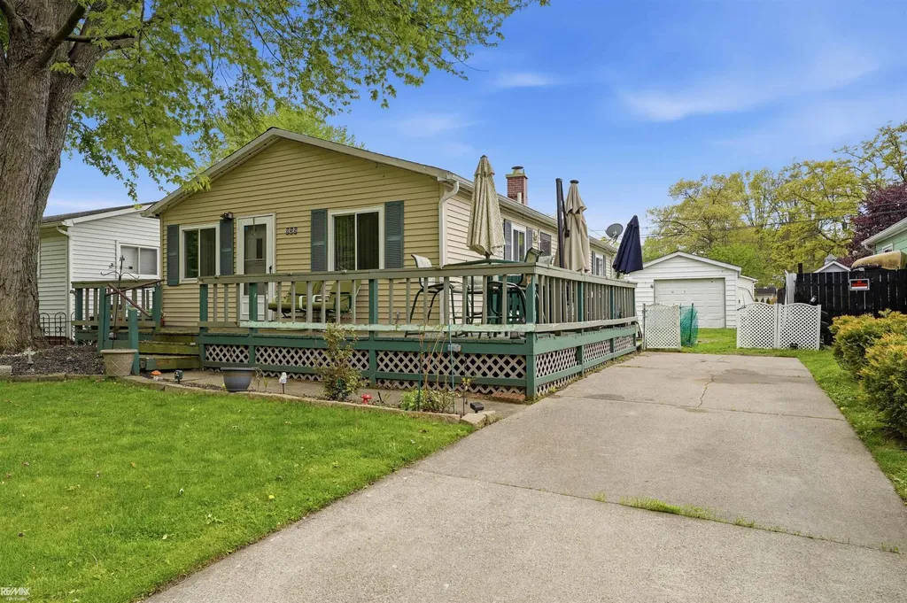 939 Liberty Street Algonac City MI 48001