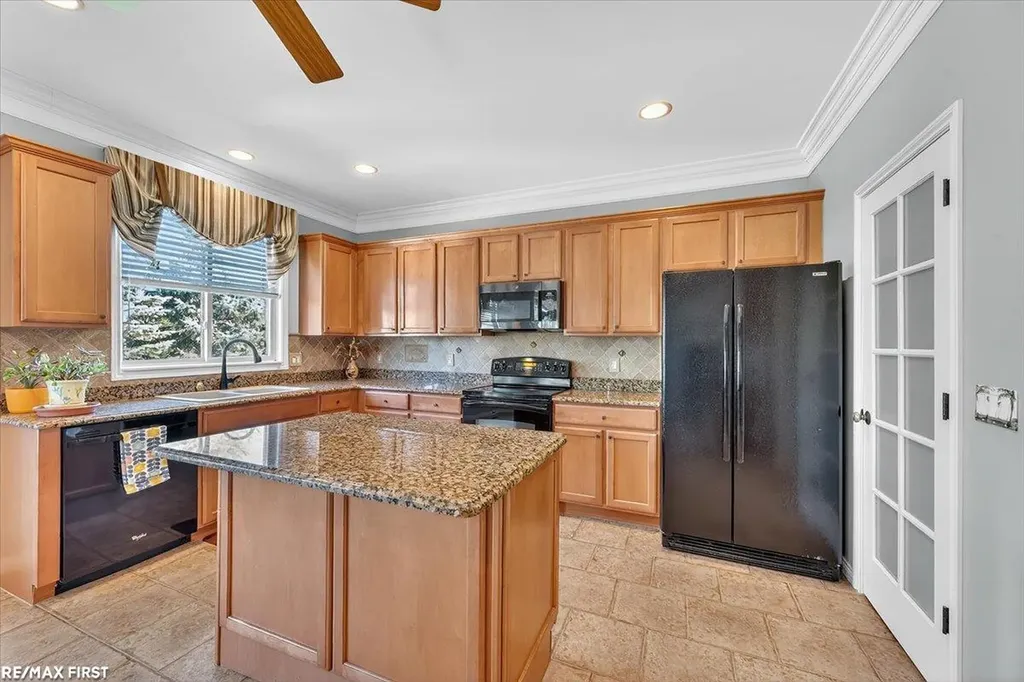7969 Stableford Drive Washington Township MI 48094