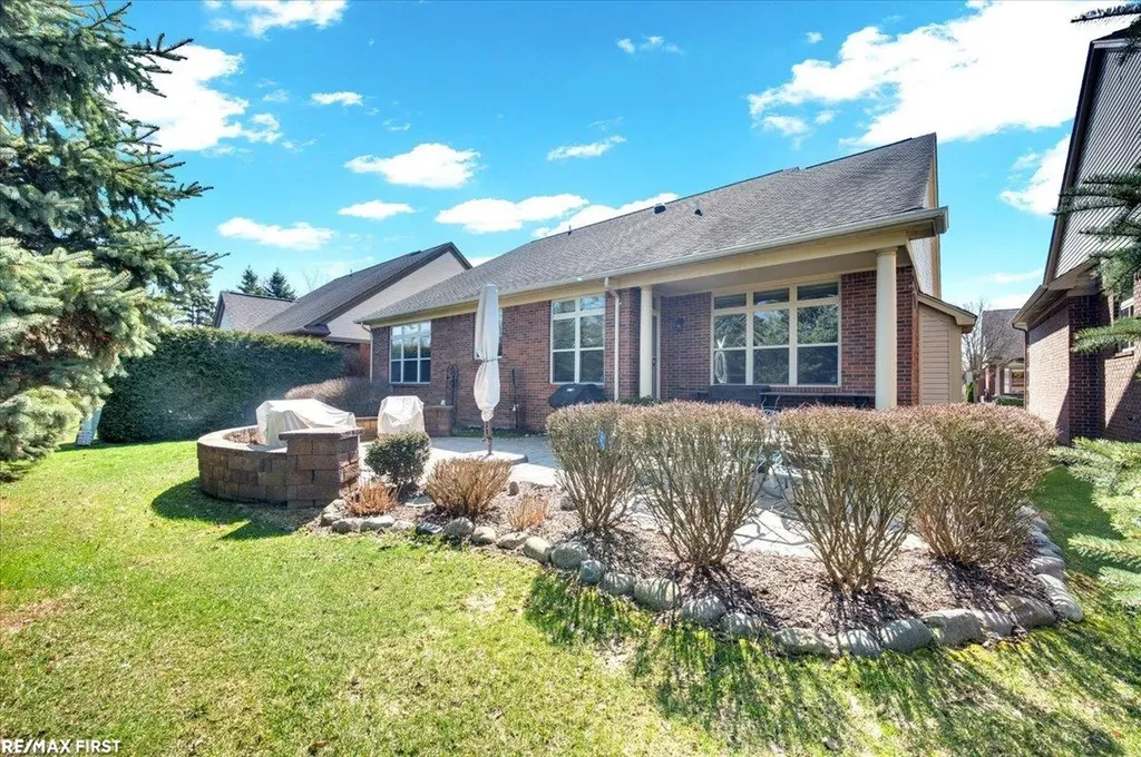 7969 Stableford Drive Washington Township MI 48094