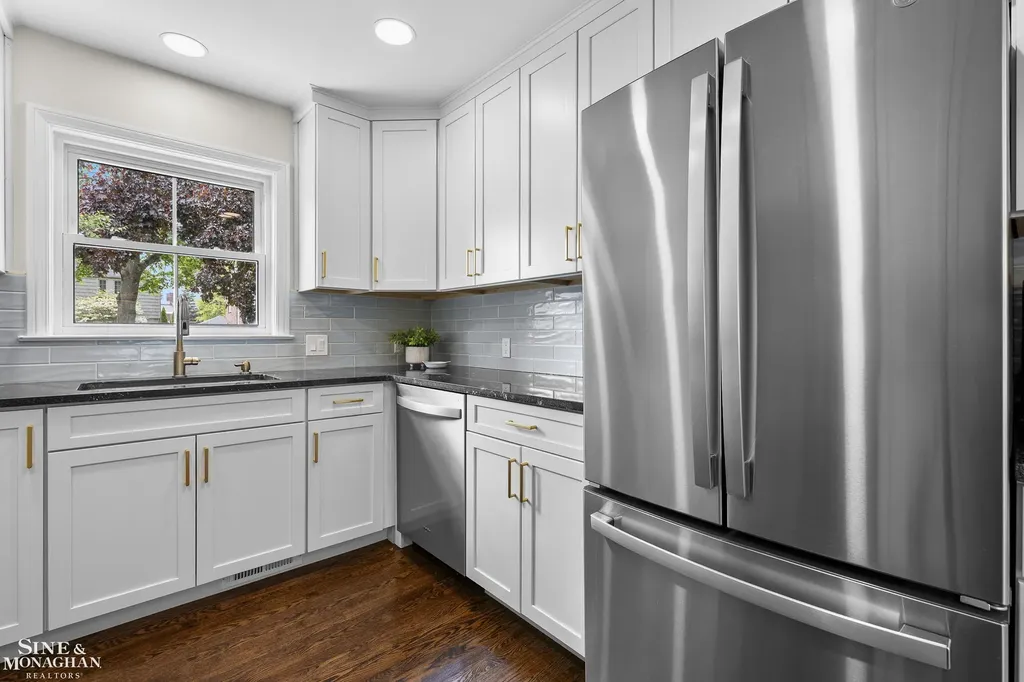 106 Meadow Lane Grosse Pointe Farms City MI 48236