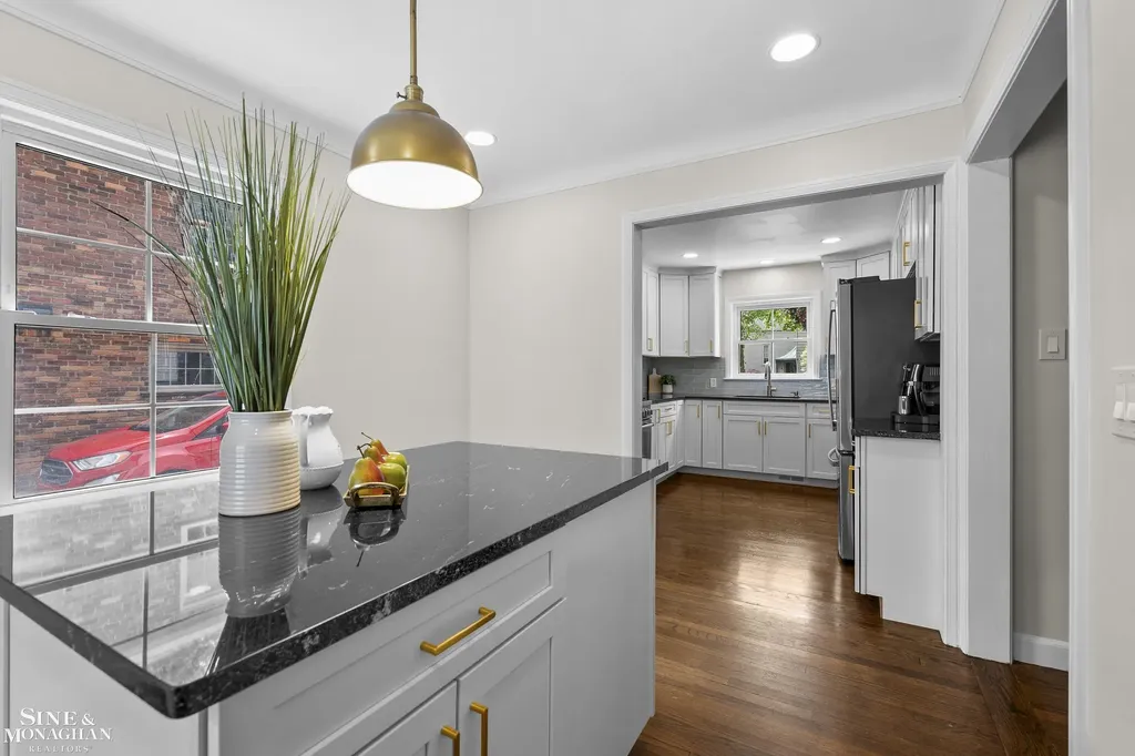 106 Meadow Lane Grosse Pointe Farms City MI 48236