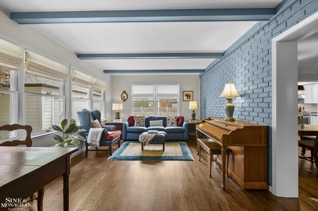 106 Meadow Lane Grosse Pointe Farms City MI 48236