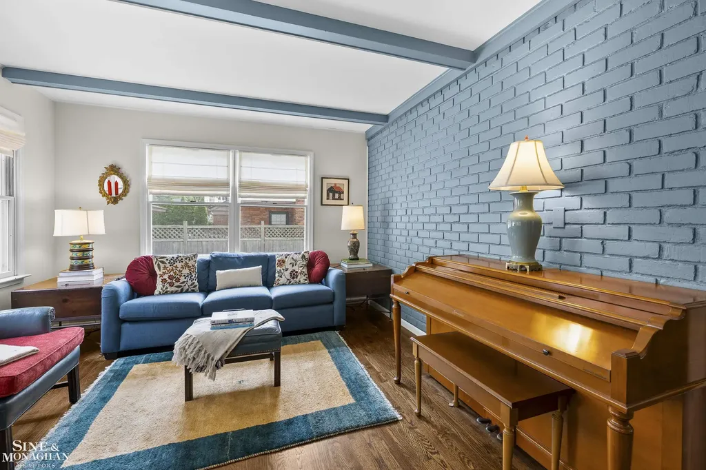 106 Meadow Lane Grosse Pointe Farms City MI 48236